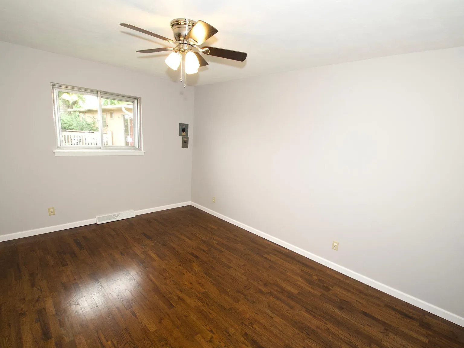 2 bed, 900 sqft, $1,095 — Photo 3