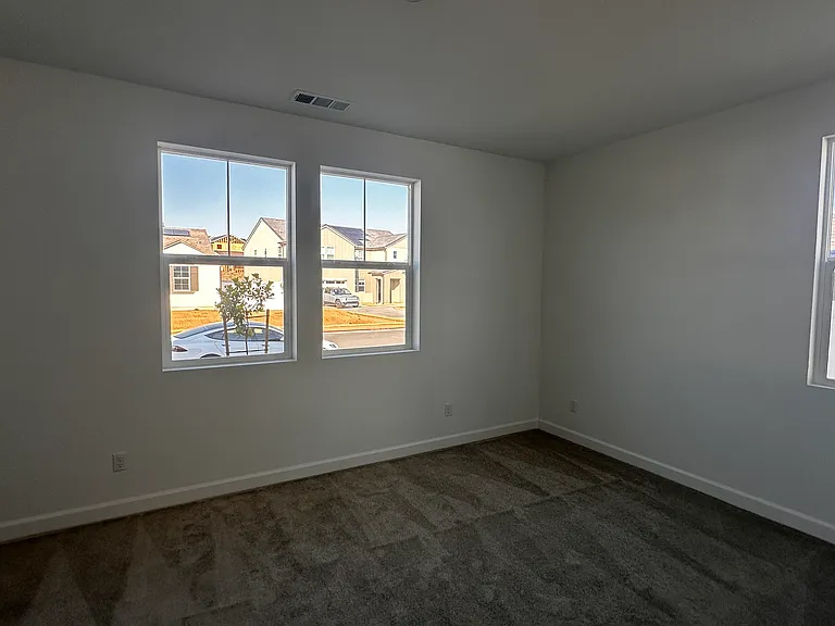 279 Paxton Way — Photo 6