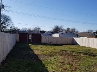 913 N 10th St, Mattoon, IL 61938