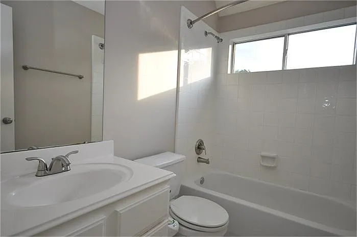 5710 Cielio Bay Ct — Photo 23