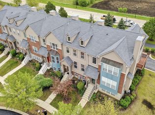 16 Village Station Ln, Grayslake, IL 60030