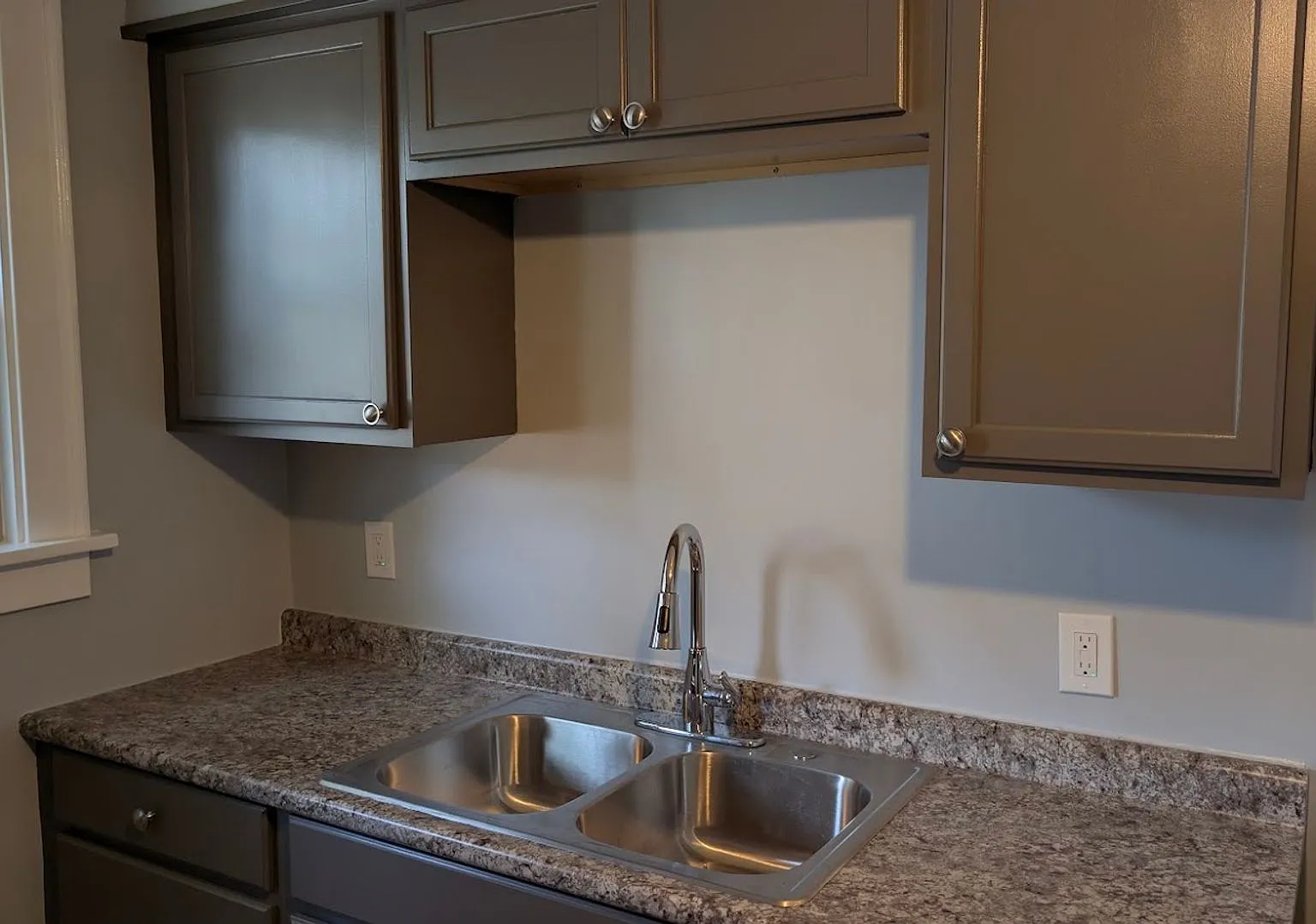 Bellevue, Avalon - First Floor Large 2 Bedroom Apartment — Photo 3