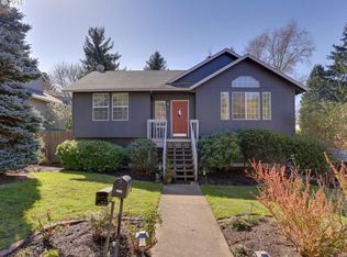 5844 SW Huddleson St, Portland, OR 97219