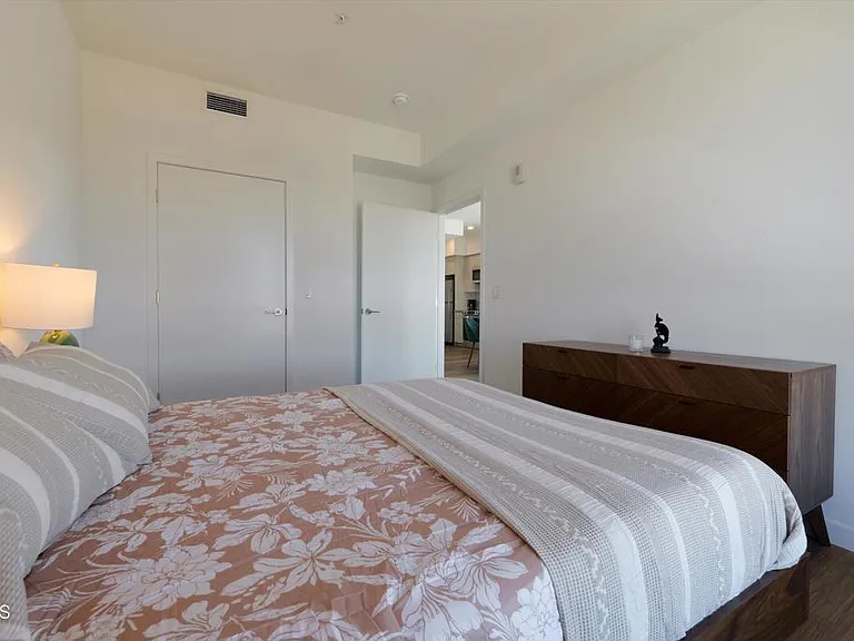 18900 Parthenia St #319 — Photo 25