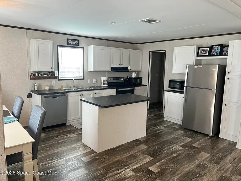 194 Holiday Park Blvd NE — Photo 7
