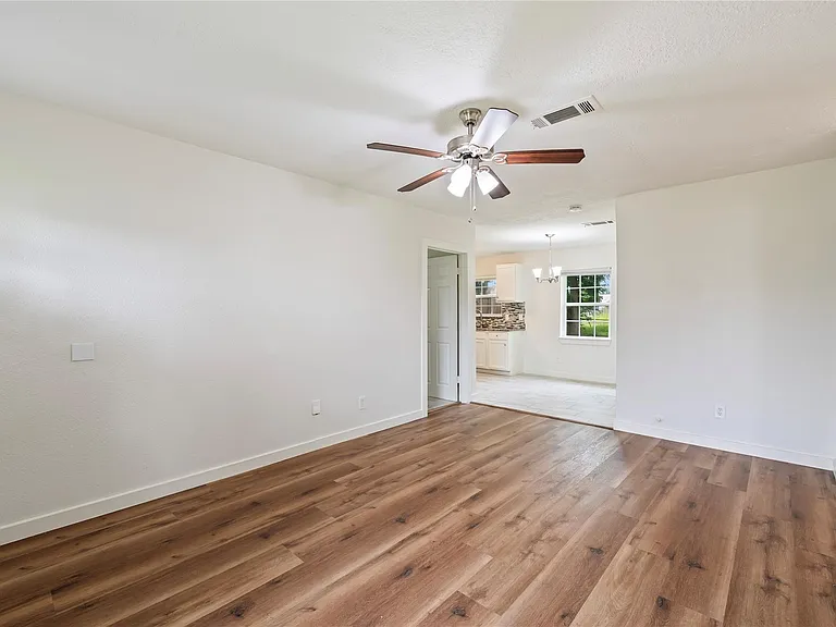 504 Burke Rd — Photo 21