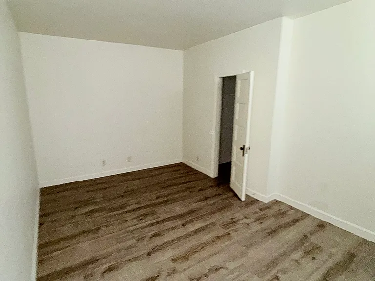439 W King St #7 — Photo 10