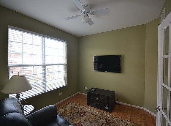 2nd image of 2837 Bond Cir #2837
