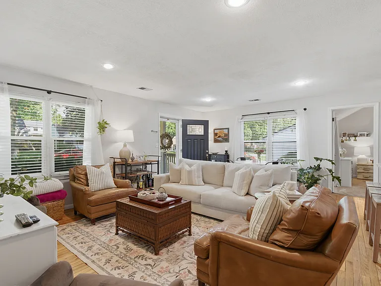 6115 Delmar St — Photo 10