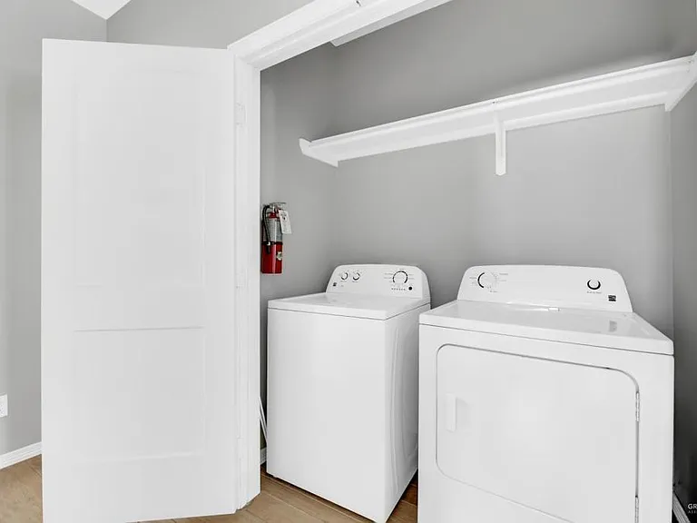2704 E Eisenhower Ave #4 — Photo 9