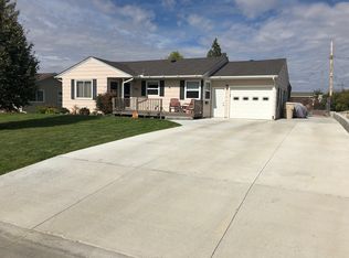 840 Parry Dr, Chadron, NE 69337