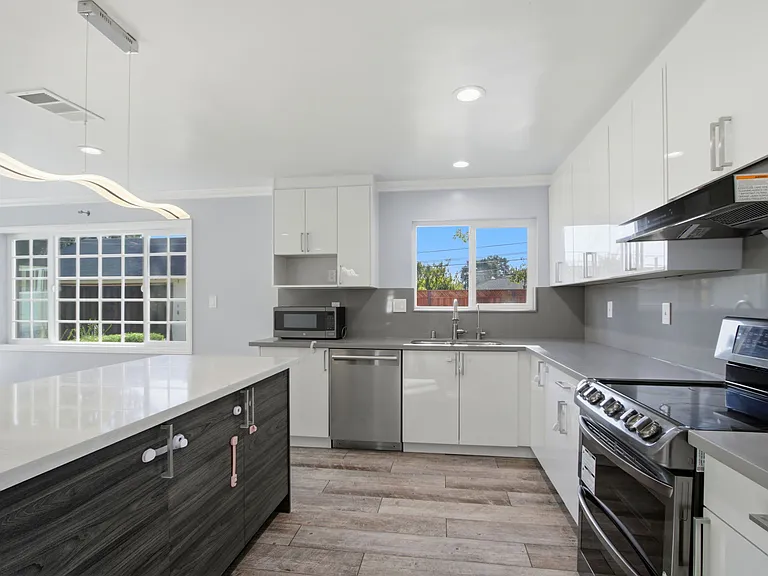 12610 Paseo Flores — Photo 7