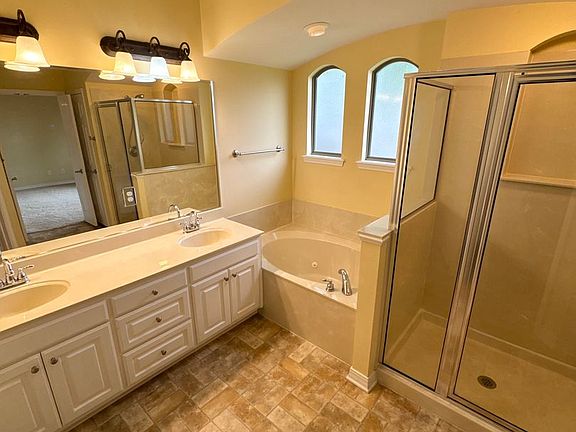 5th image of 293 Eagle Bend Way