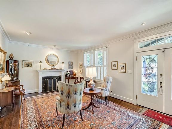 4th image of 2131 Pembroke Dr