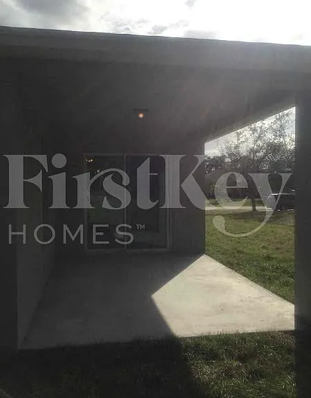 991 SW Dubois Ave — Photo 9