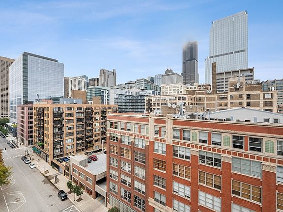 Breathtaking East views of the Chicago sky line fr