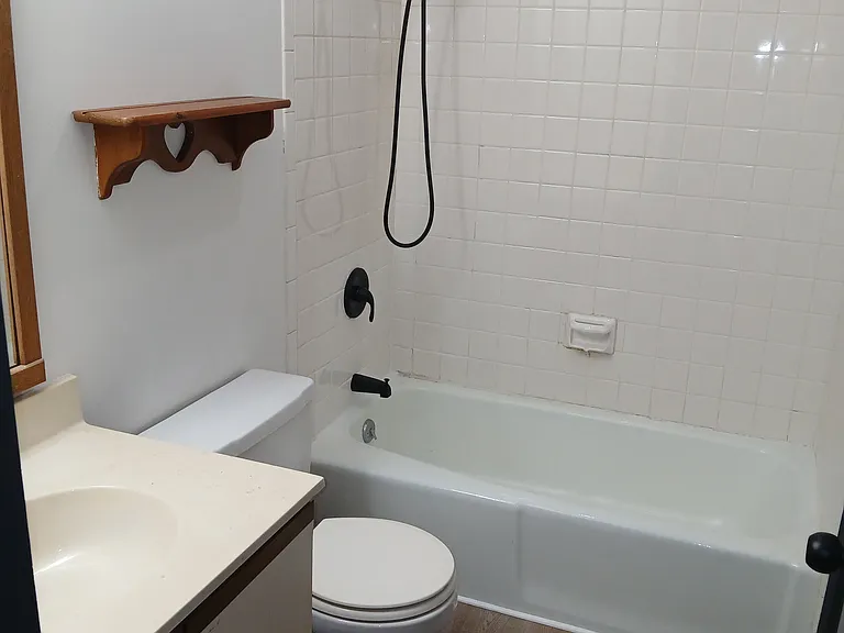 2531 Woodlawn Dr — Photo 2