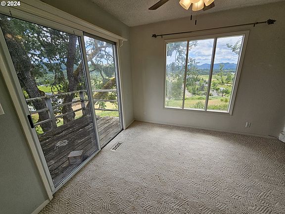5th image of 562 Country Hill Dr