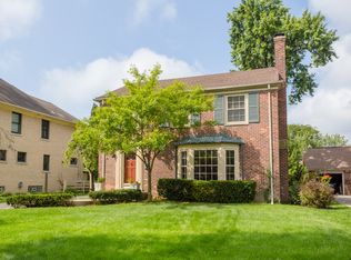 823 Lakepointe Ave, Grosse Pointe, MI 48230
