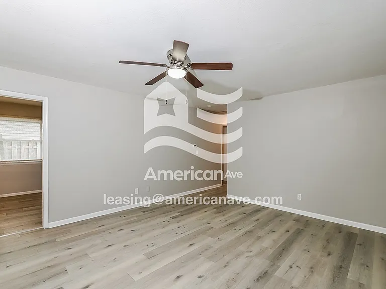 1446538_003_wm_-_living_room_13137810.jpg