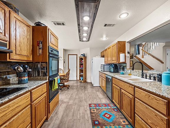 5th image of 881 Wild Rd