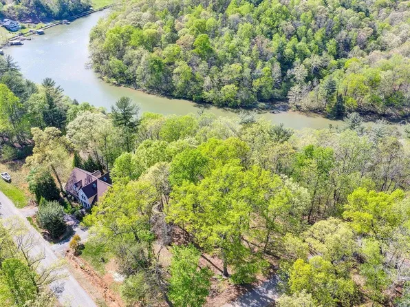 100 Lakeshore Terrace Rd, Hardy, VA 24101