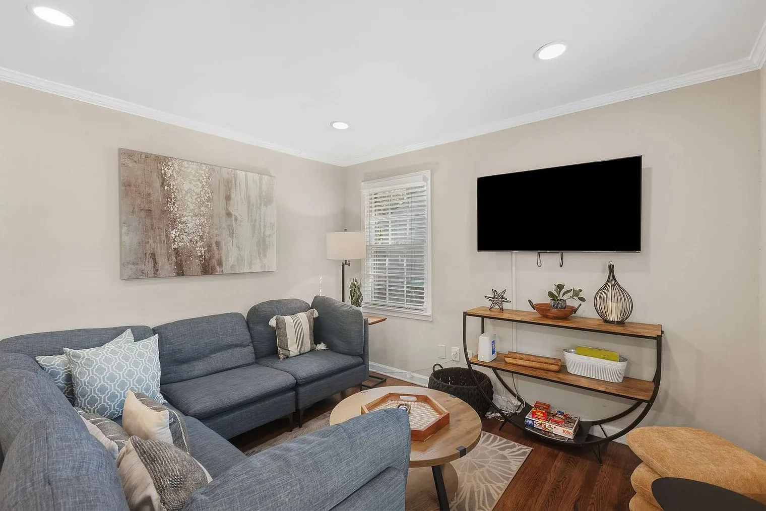 4 bed, 2.0 bath, $2,619 — Photo 2