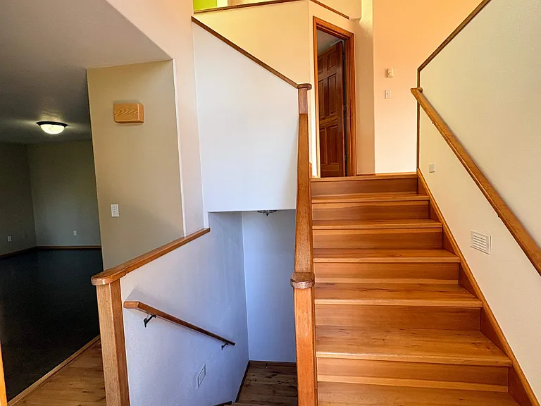 7205 SW Burl Dr — Photo 9