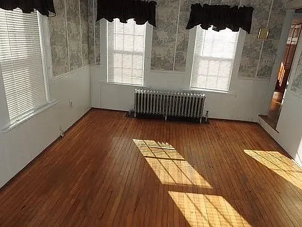 1321 Broadway — Photo 12