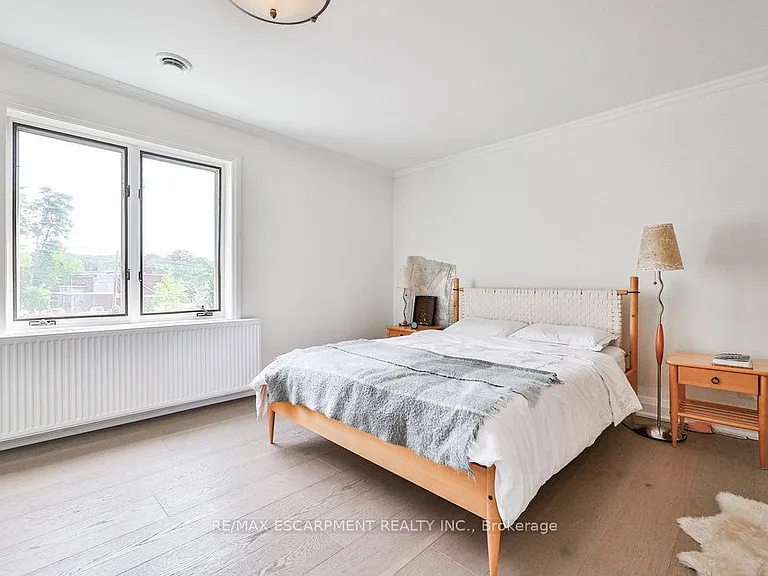 1430 Hurontario St #A — Photo 15