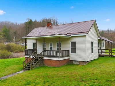 1053 The Lake Rd, Clintwood, VA, 24228