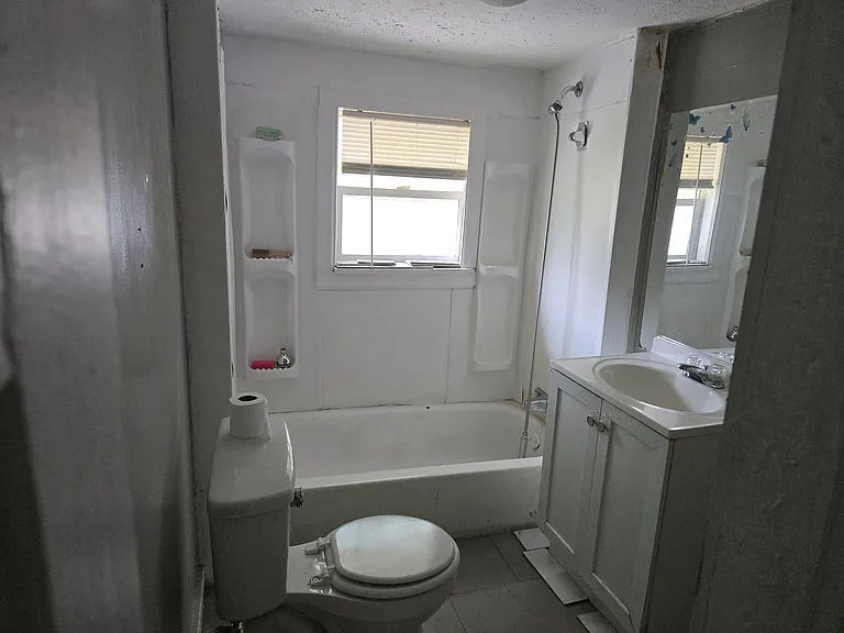 27 E Raymond St — Photo 5