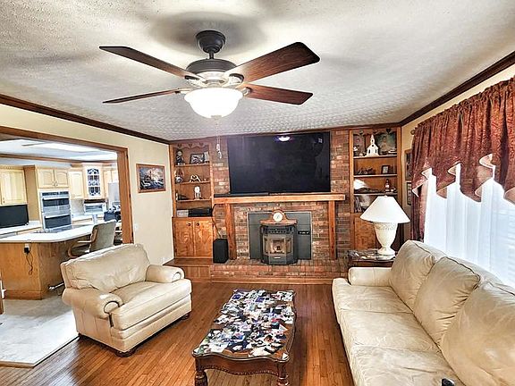 3rd image of 1187 Gilbert Rd