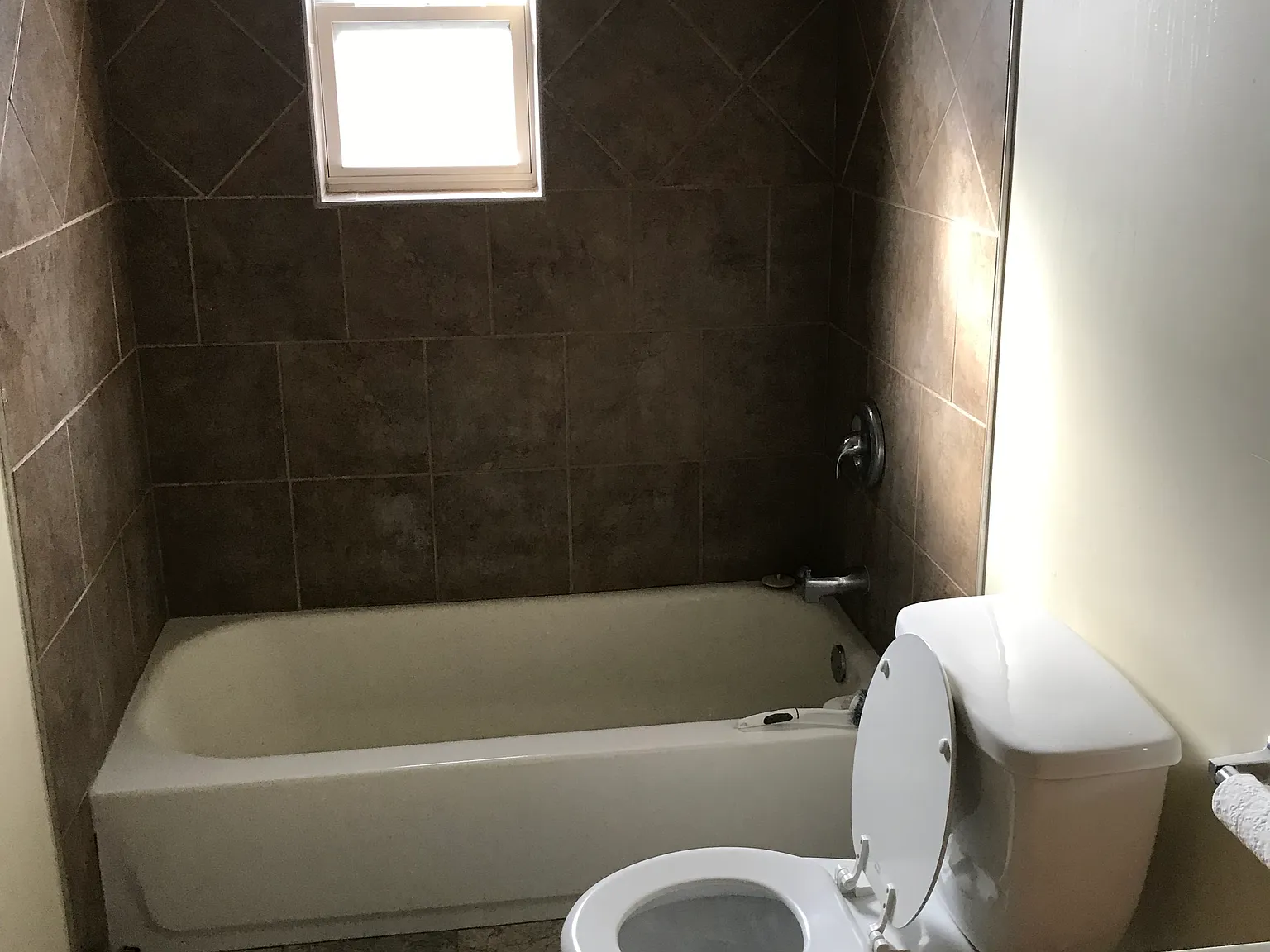 2 bed, 850 sqft, $1,200 — Photo 2