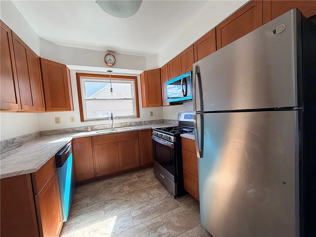 2 bed, 2.0 bath, 988 sqft, $1,650 — Photo 2