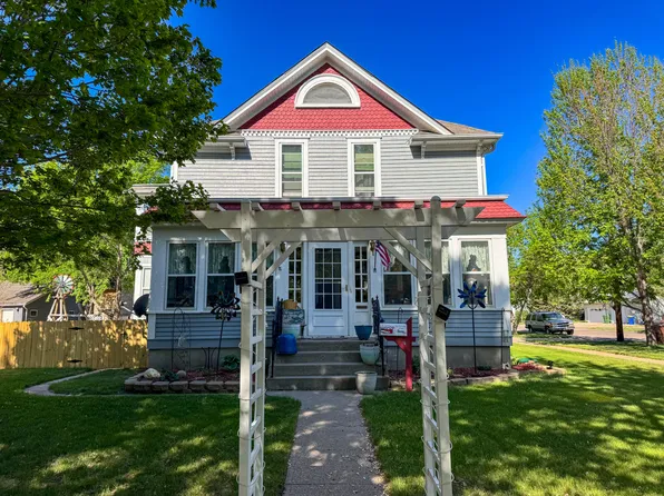 1109 Illinois Ave SW, Huron, SD 57350