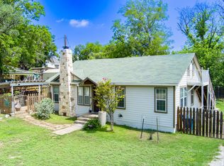 1216 1st St, Kerrville, TX 78028