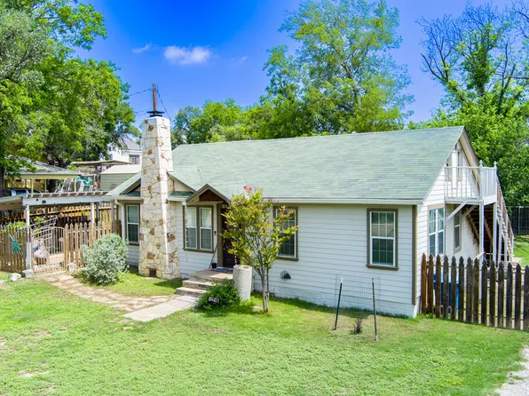 1216 1st St, Kerrville, TX 78028