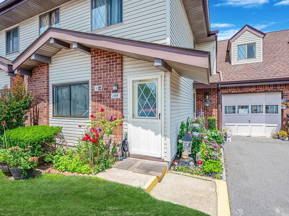 199 Cambridge Drive E, Copiague, NY 11726