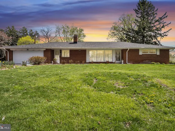 33 N Saint Johns Dr, Camp Hill, PA 17011