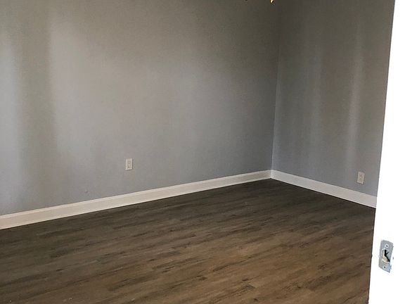2nd image of 555 W 42nd St #1