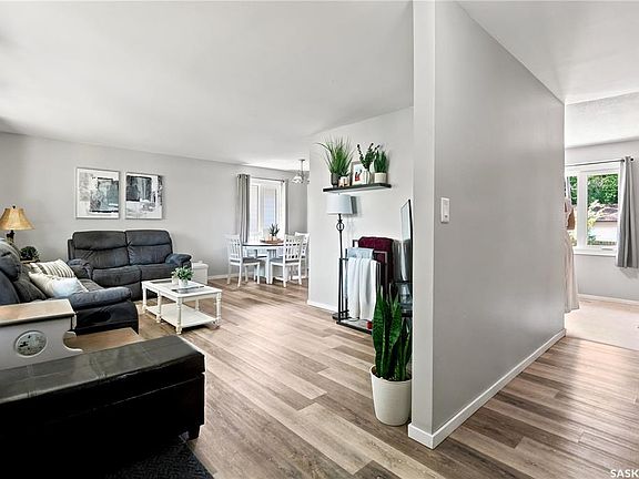 3rd image of 2816 Queen STREET