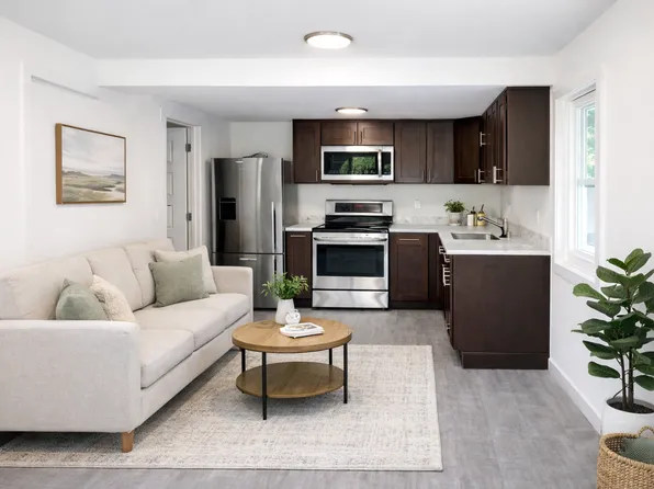 Barrett Square Apartments: Your Ideal Urban Home, 2856 14th Ave W #9, Seattle, WA 98119