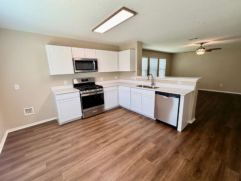 3403 Wickham Ln — Photo 6