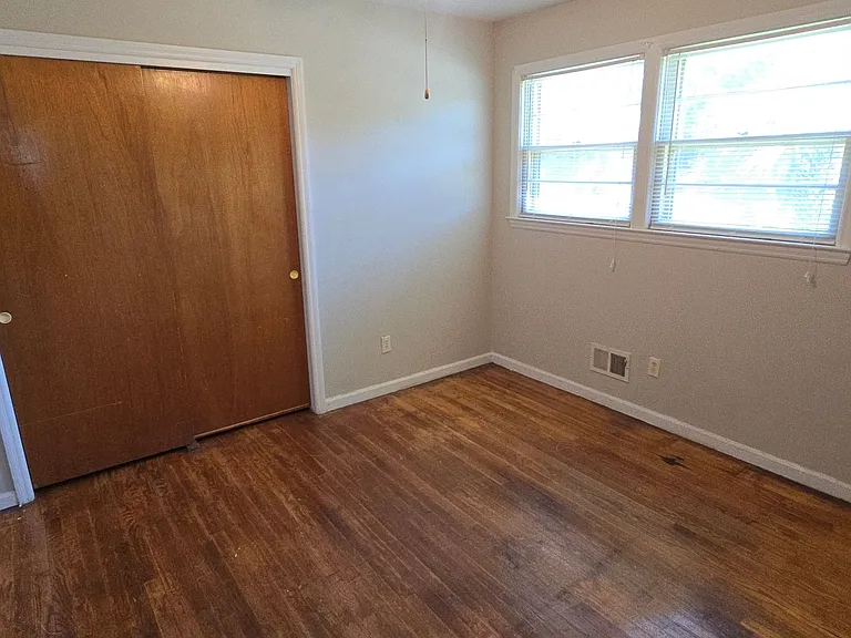2233 Windsor Dr — Photo 16