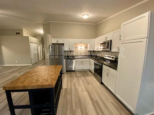 1542 Creekside Ln — Photo 6