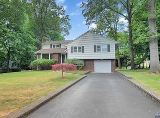 11 Palisade Blvd, Demarest, NJ 07627
