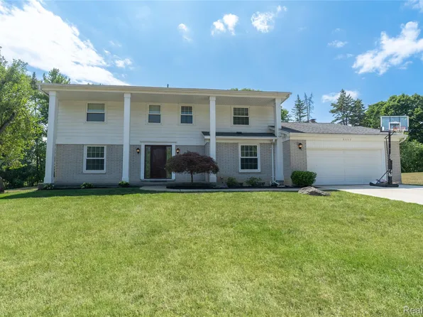 31115 Tiverton St, Farmington Hills, MI 48331