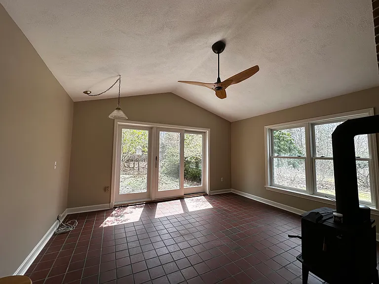 487 Carpenter Ln — Photo 11
