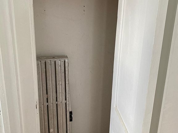 5th image of 138 Dewey St Floor 2